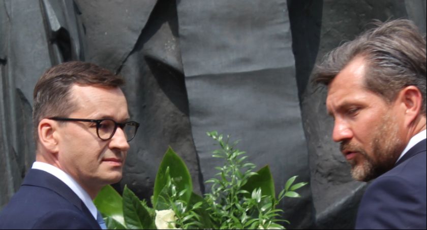 Polityka, Protesty podczas wizyty premiera Kaliszu - zdjęcie, fotografia