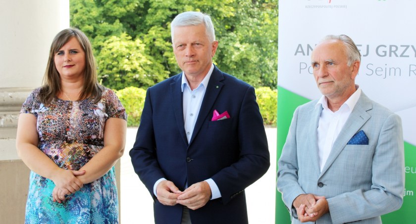 Agnieszka Góralczyk, poseł PSL Andrzej Grzyb i starosta kaliski Krzysztof Nosal
