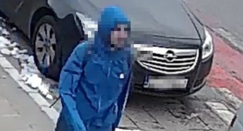 Wizerunek sprawcy utrwaliły tuż po ataku kamery monitoringu