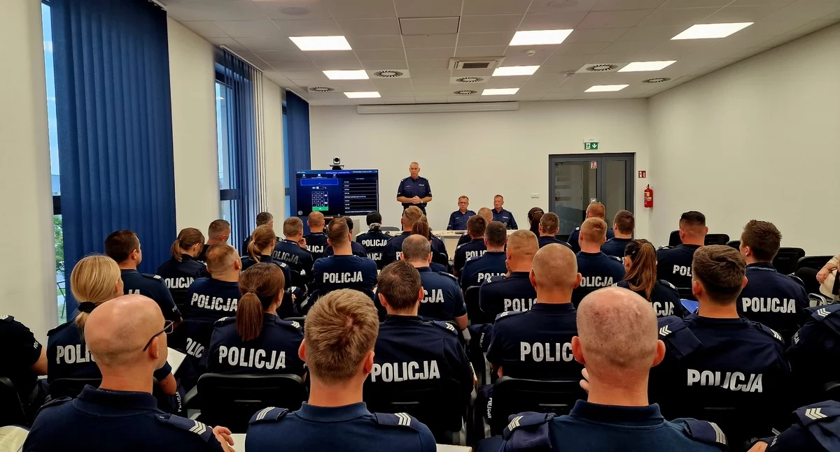 Policja - komunikaty , Policjanci Wielkopolski szkolą Kaliszu - zdjęcie, fotografia