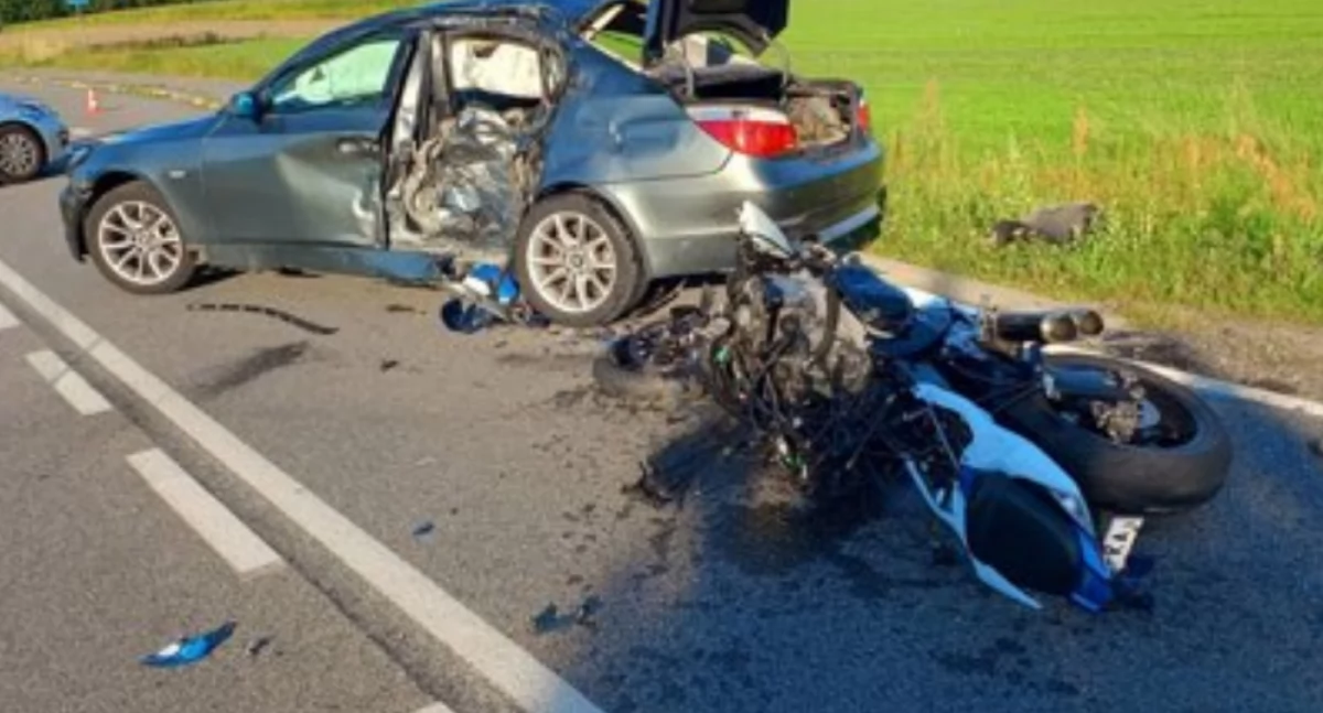 Wypadki drogowe, Tragiczny wypadek Sobiesękach żyje motocyklista - zdjęcie, fotografia