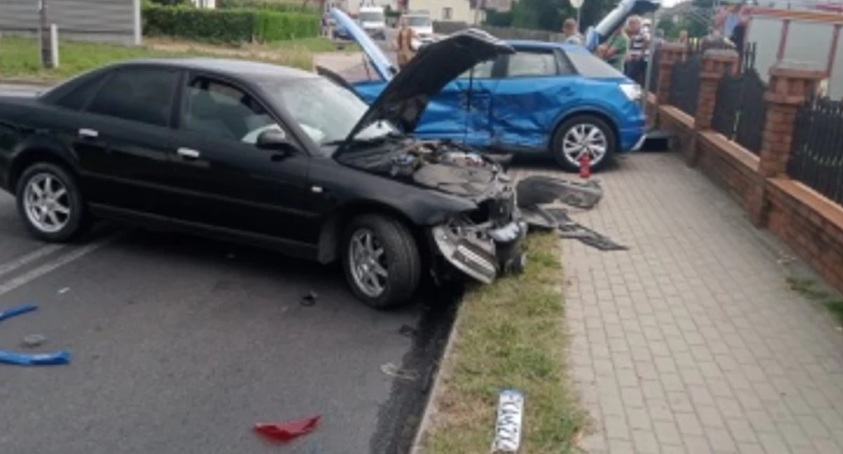 Wypadki drogowe, Samochodowy „dzwon” Godzieszach - zdjęcie, fotografia