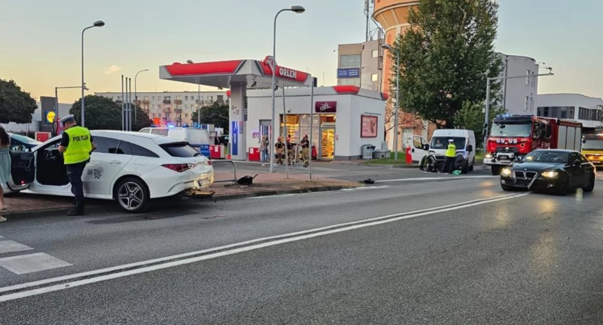 Wypadki drogowe, Wjechała mercedesa organizmie miała ponad promile alkoholu - zdjęcie, fotografia