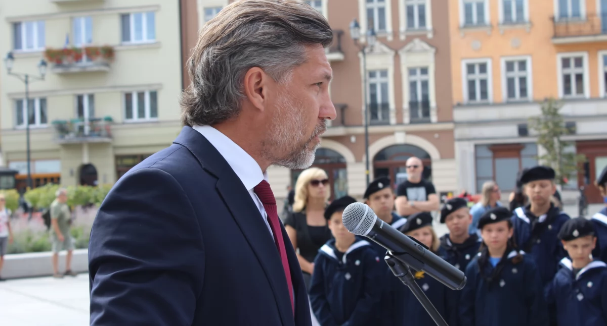Święta i uroczystości , Dzień który dramatycznie zmienił życie milionów Polaków pokolenia - zdjęcie, fotografia
