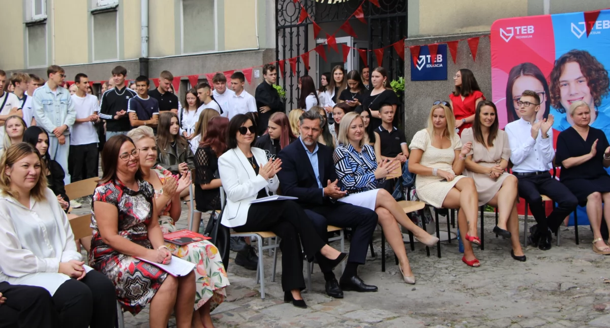 Szkoły i edukacja, Inauguracja szkolnego kaliskim Edukacja - zdjęcie, fotografia