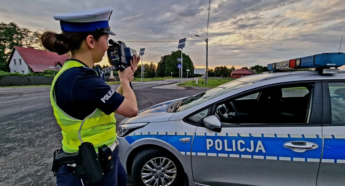 Policja - komunikaty , Pędził ponad setką obszarze zabudowanym latek stracił prawo jazdy - zdjęcie, fotografia
