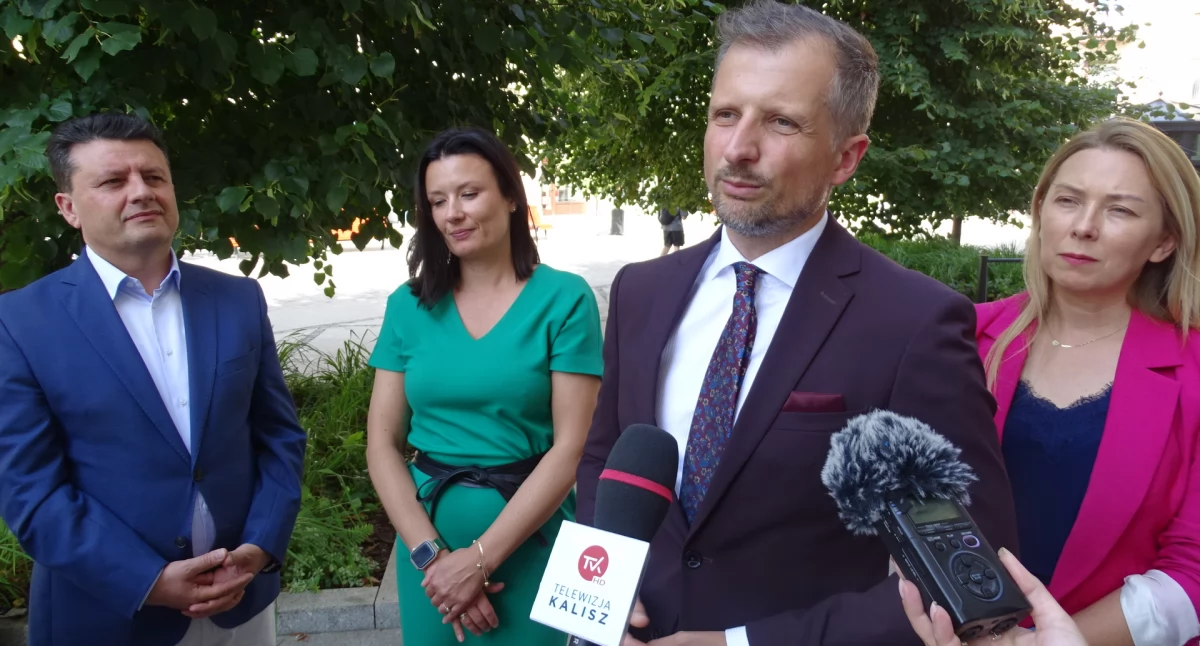 Ochrona środowiska - ekologia, Minister Środowiska Kaliszu społeczne zakaz spalania drewna elektrowniach - zdjęcie, fotografia