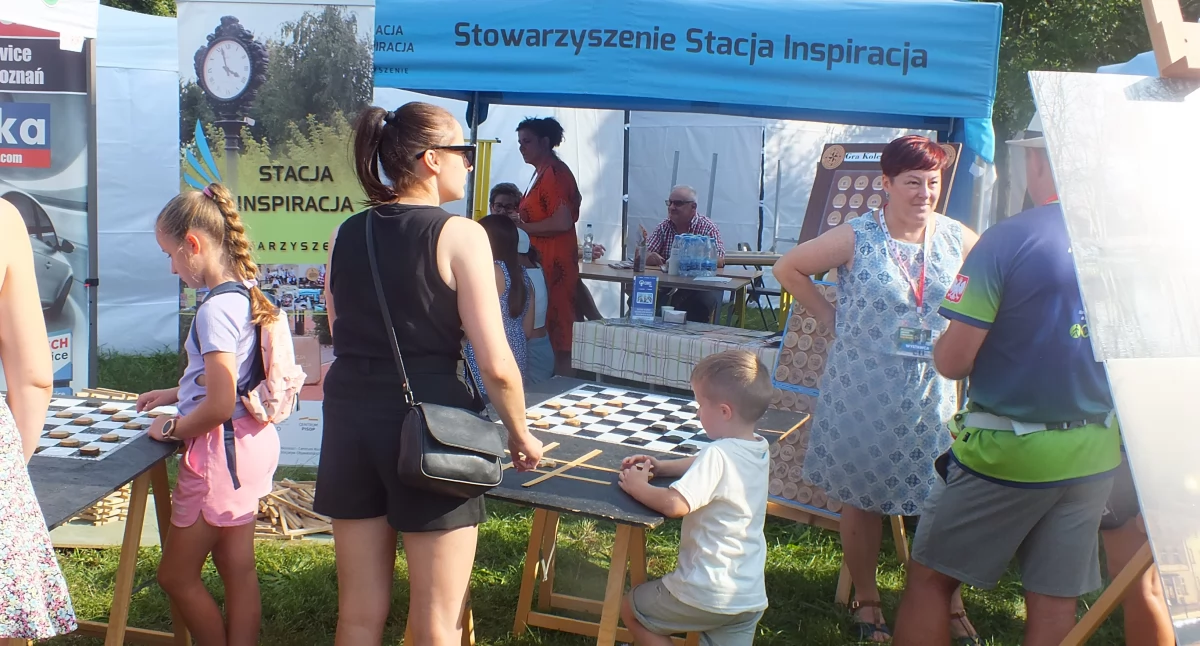 Atrakcje i Ciekawostki, Parku Przyjaźni zdrowo sportowo przyjaźnie - zdjęcie, fotografia