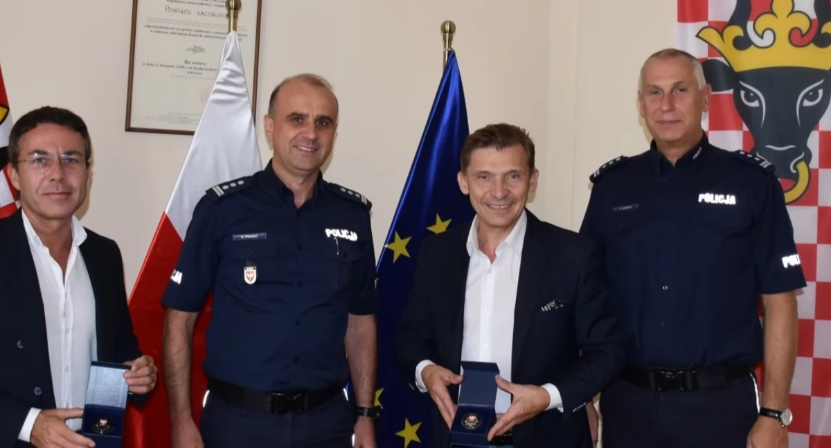 Starostwo, Policja podziękowała współpracę włodarzom Kalisza starostwa kaliskiego - zdjęcie, fotografia