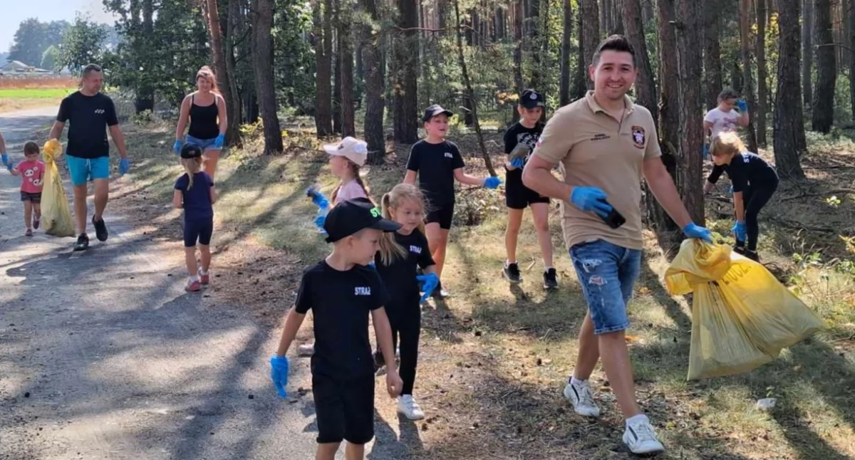 Region, wstyd dzieci musiały sprzątać dorosłych akcja „Sprzątania Świata” Aleksandrii - zdjęcie, fotografia