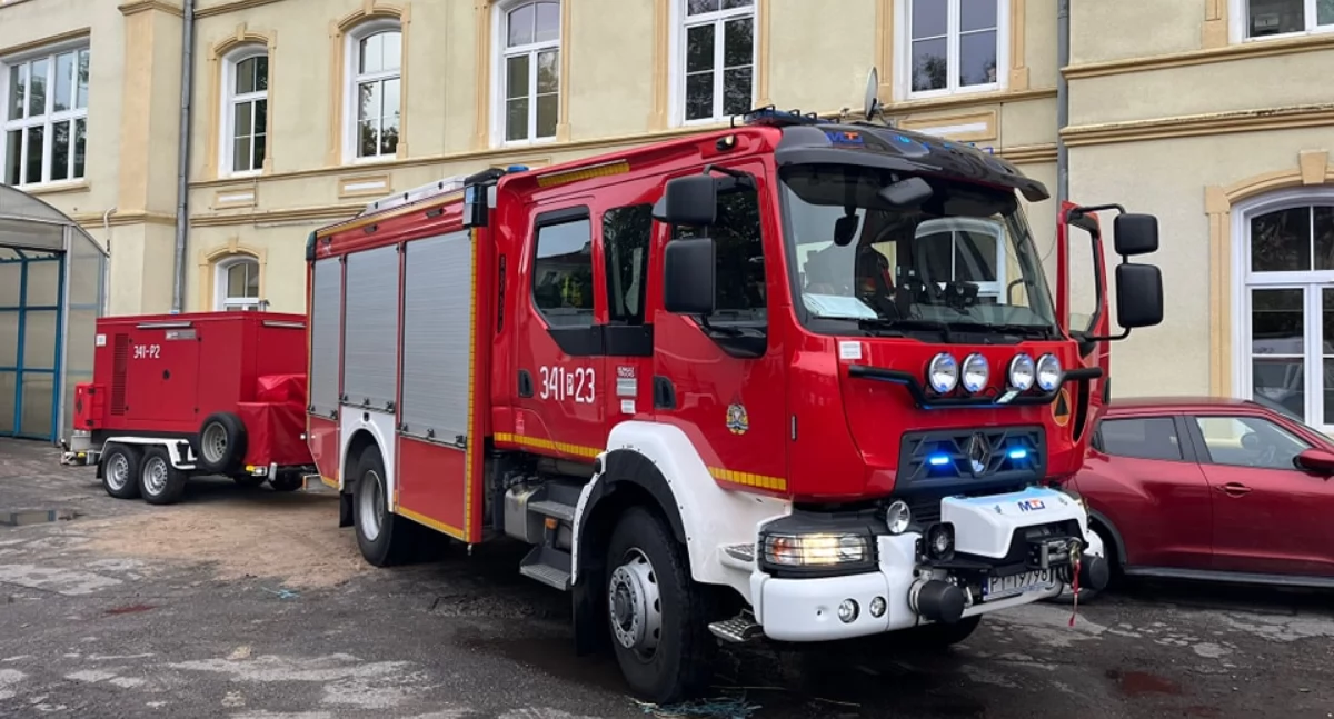 Pożary - interwencje Straży Pożarnej, Kaliscy strażacy walczą powodzią Kłodzku - zdjęcie, fotografia