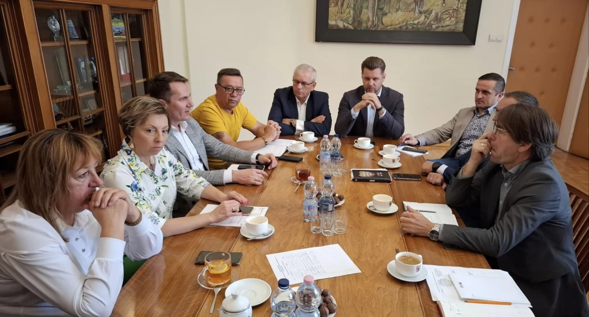 Starostwo, Gminy powiatu kaliskiego organizują pomoc powodzianom - zdjęcie, fotografia
