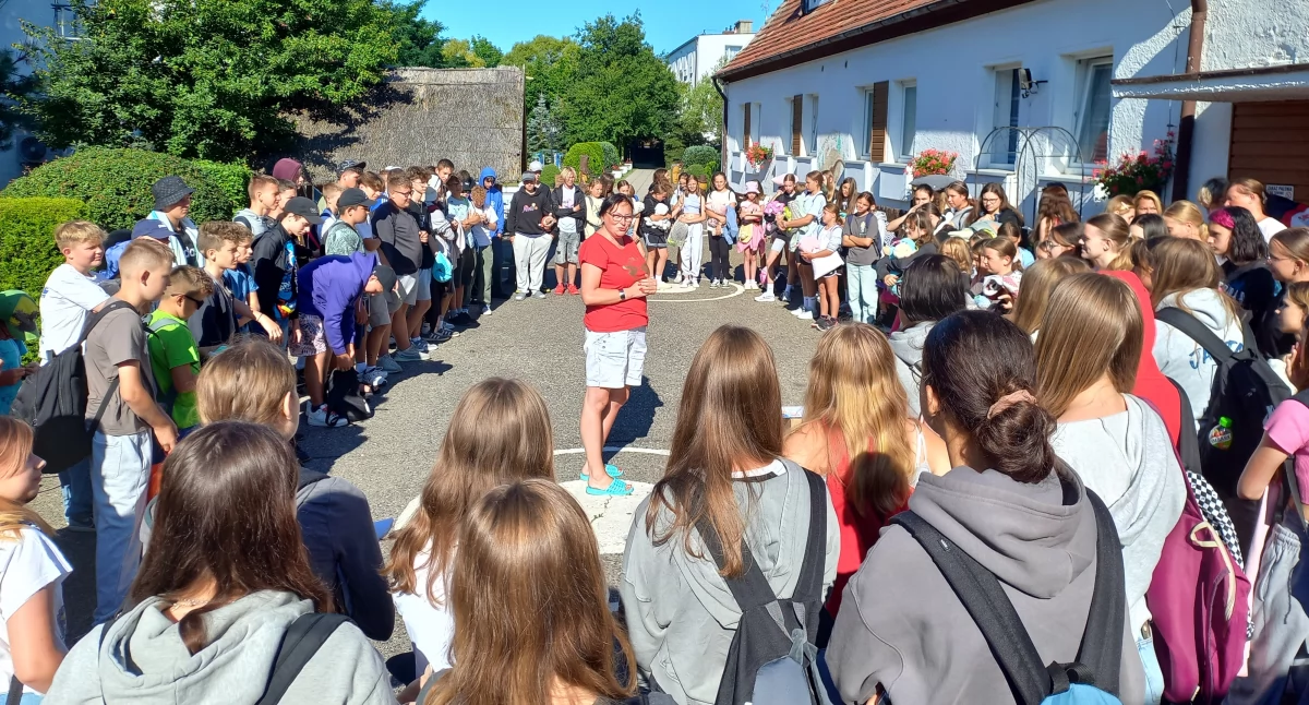 Szkoły i edukacja, Dzieciaki były morzem górach - zdjęcie, fotografia