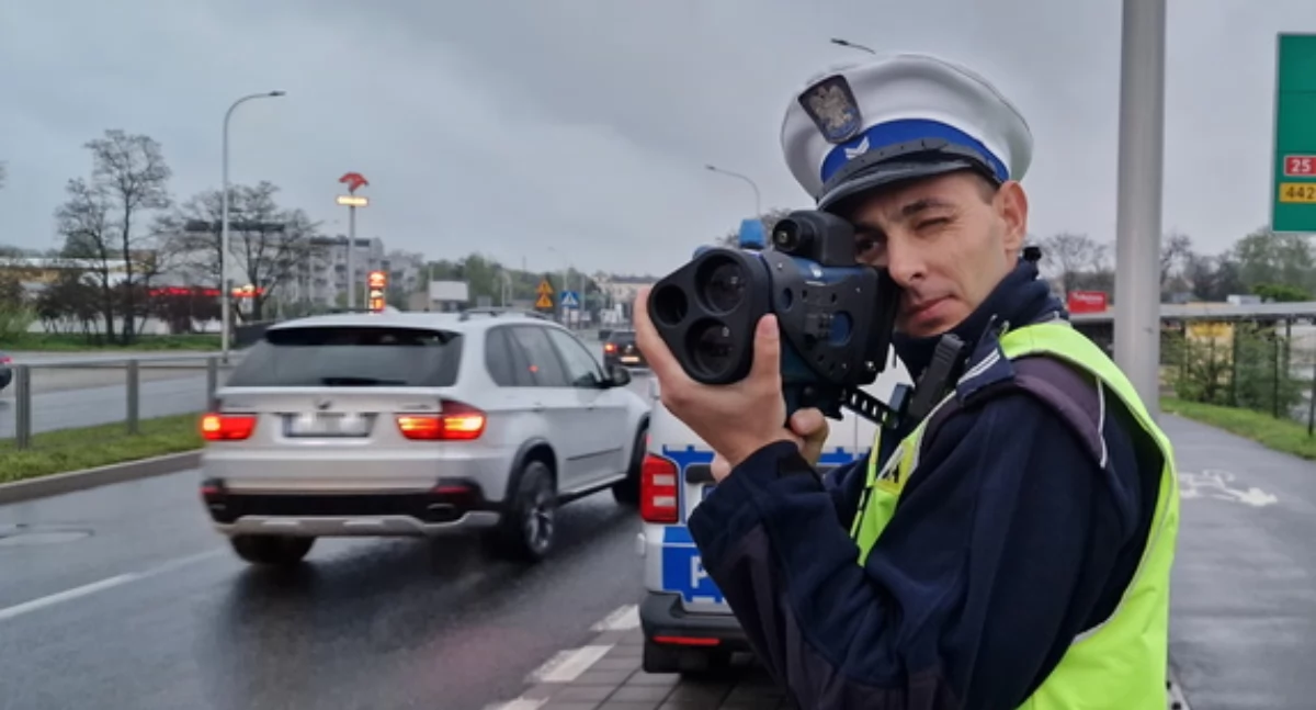Policja - komunikaty , latek pędził terenie zabudowanym prędkością - zdjęcie, fotografia