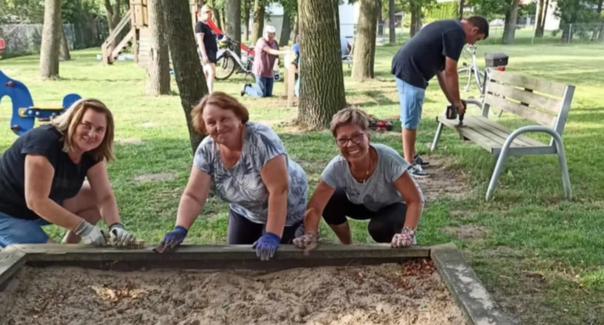 Region, Siłownia zewnętrzna boisko siatkówki inwestycja Zbiersku - zdjęcie, fotografia