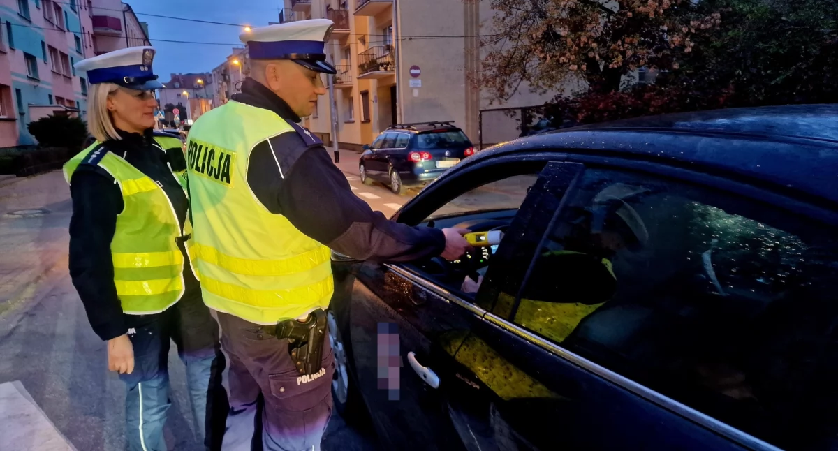 Policja - komunikaty , Wpadł przekroczył prędkość Wydmuchał promile! - zdjęcie, fotografia