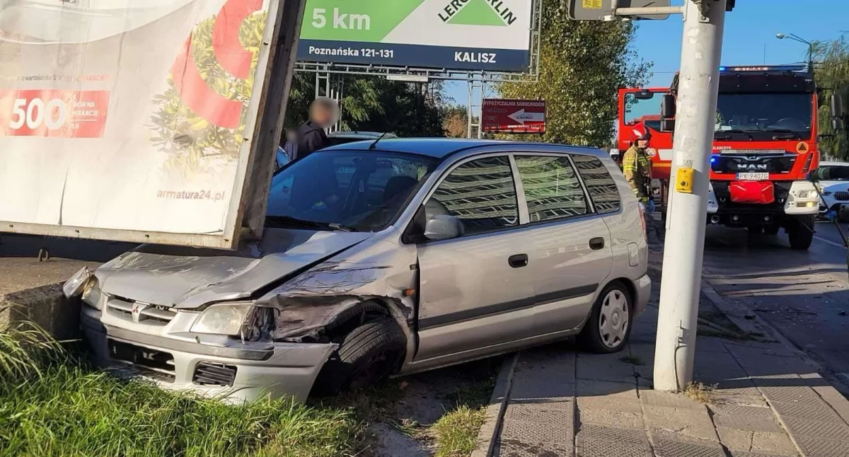 Wypadki drogowe, Groźnie wyglądająca kolizja Częstochowskiej - zdjęcie, fotografia
