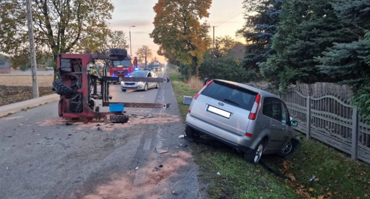 Wypadki drogowe, Wypadek Blizanówku żyje jedna poszkodowanych osób - zdjęcie, fotografia
