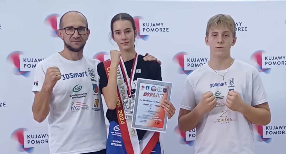 Sporty Walki, Młodzik młodziczka bokserskim podium - zdjęcie, fotografia