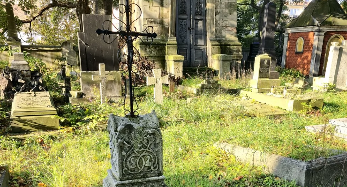 Święta i uroczystości , ratunek zabytkowym nekropoliom - zdjęcie, fotografia
