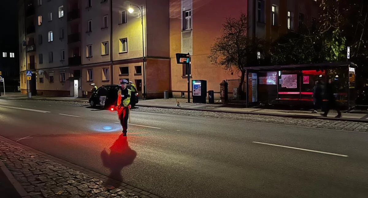 Wypadki drogowe, Ulica Chopina Kaliszu latka miała wyskoczyć wypaść jadącego samochodu - zdjęcie, fotografia