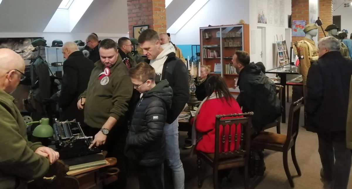 Region, Bogaty program obchodów Narodowego Święta Niepodległości gminie Ceków Kolonia - zdjęcie, fotografia