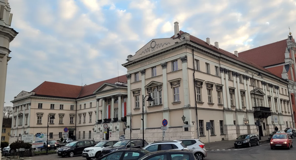 Historia, Budynek który manifestuje potęgę Ziemi Kaliskiej - zdjęcie, fotografia