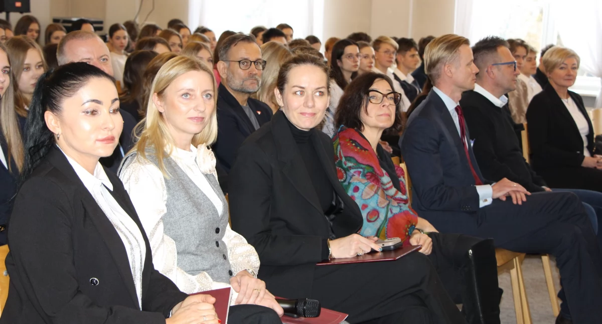 Szkoły i edukacja, prawach człowieka kaliskim Asnyku konferencja udziałem Marii Ejchart wiceministra sprawiedliwości - zdjęcie, fotografia