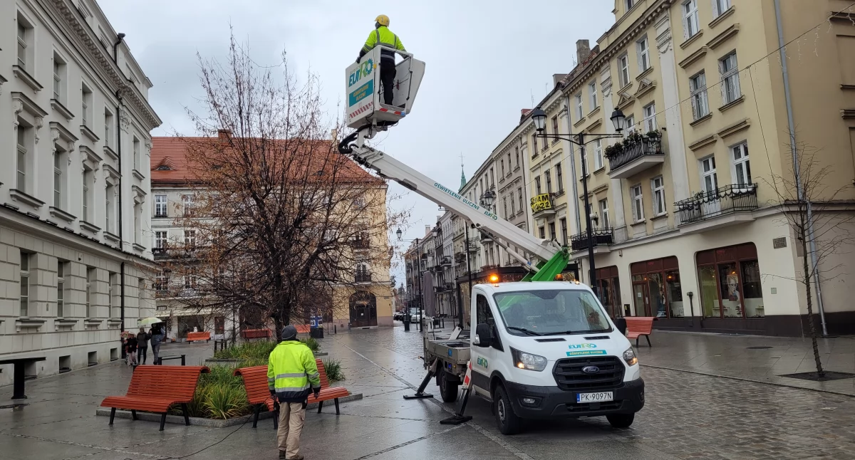 Miejski krajobraz, Dekoracje świąteczne znów rozświetlą centrum Kalisza - zdjęcie, fotografia