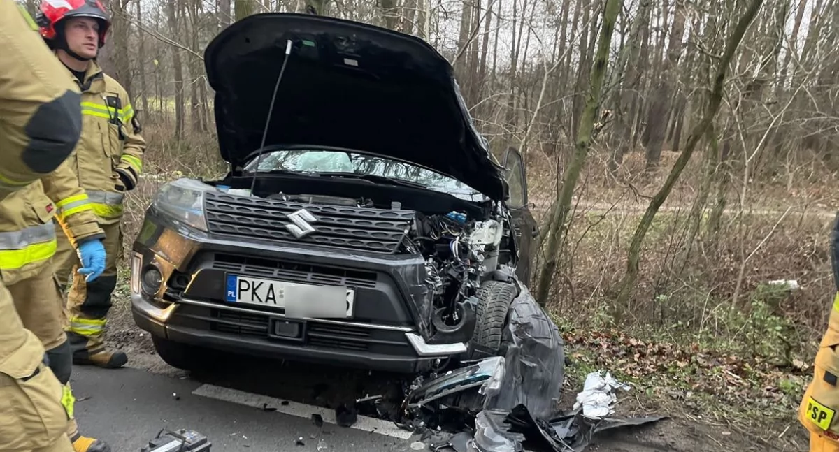 Wypadki drogowe, wyrobiła zakręcie Zderzenie osobówki Rożdżałach - zdjęcie, fotografia