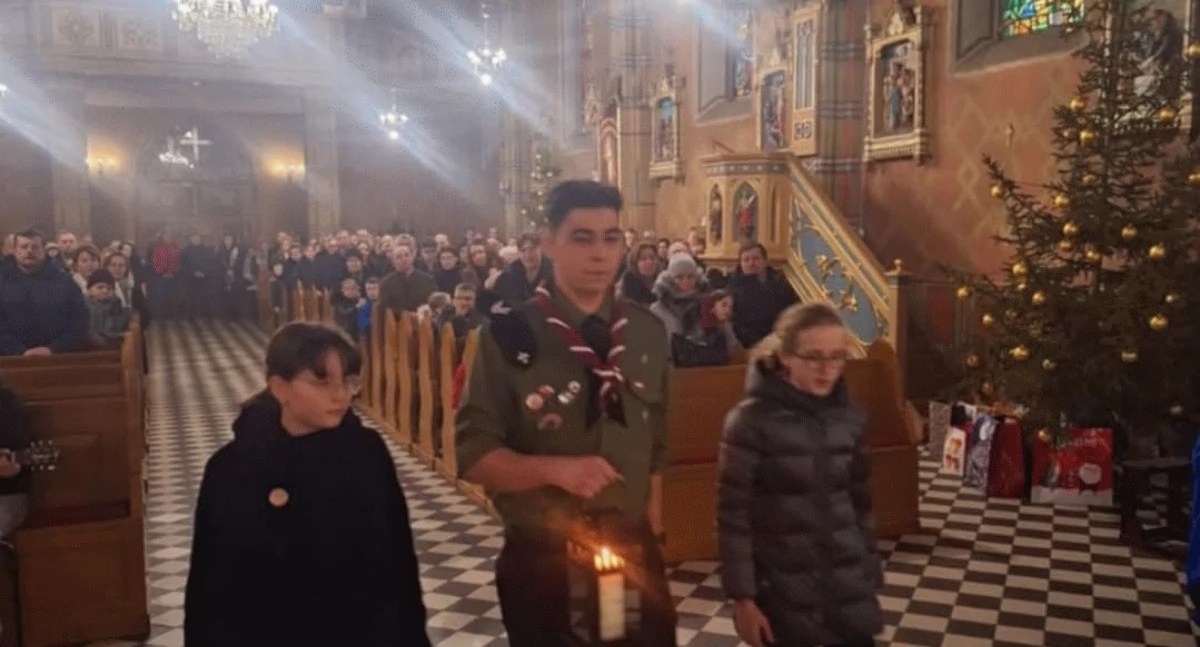 Region, Harcerze Lisich Szeregów przekazali Betlejemskie Światło Pokoju - zdjęcie, fotografia
