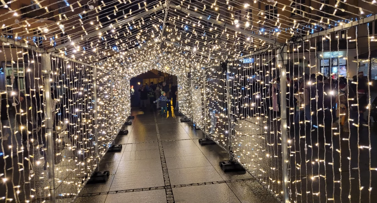 Miejski krajobraz, Świąteczne iluminacje mieście magia - zdjęcie, fotografia