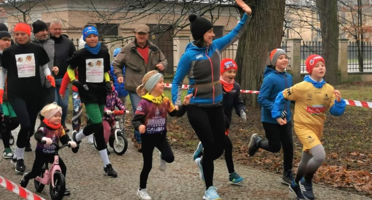 Lekkoaltetyka, sportowo Noworoczny piłkarski - zdjęcie, fotografia