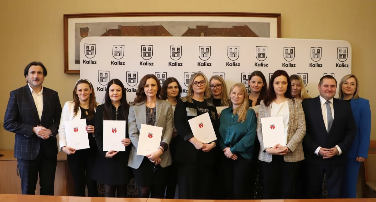 Szkoły i edukacja, Awanse kaliskich nauczycieli - zdjęcie, fotografia