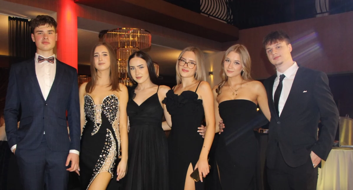 Szkoły i edukacja, bawią bawią Asnykowcy swojej Studniówce - zdjęcie, fotografia