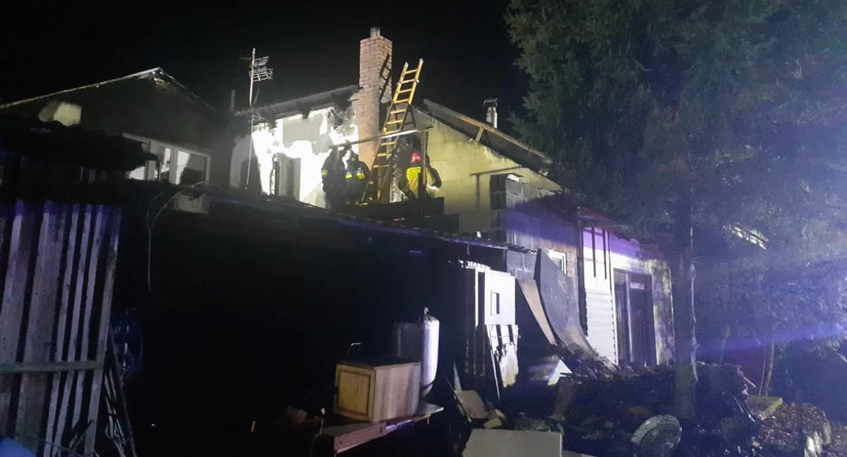 Pożary - interwencje Straży Pożarnej, Pożar jednorodzinnego Stawiszynie - zdjęcie, fotografia