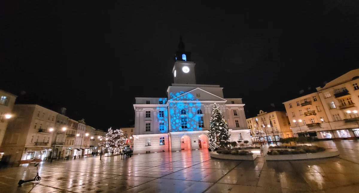 Atrakcje i Ciekawostki, Walentynki letnim ratuszu - zdjęcie, fotografia