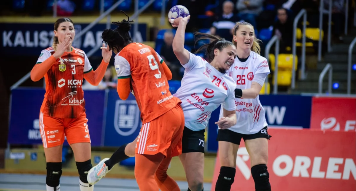 Piłka ręczna, Sportowe lanie mistrzyń Polski - zdjęcie, fotografia