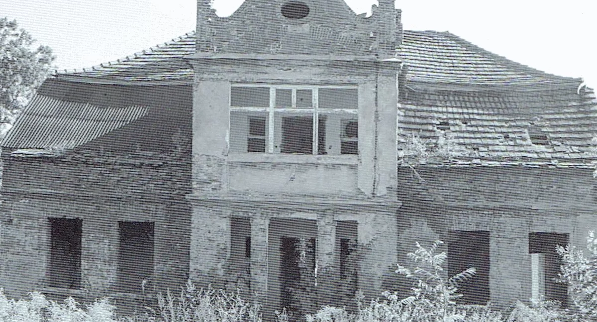 Ciekawostki, Dworek wyburzono pamięć rodzinie Pedów właścicielach - zdjęcie, fotografia