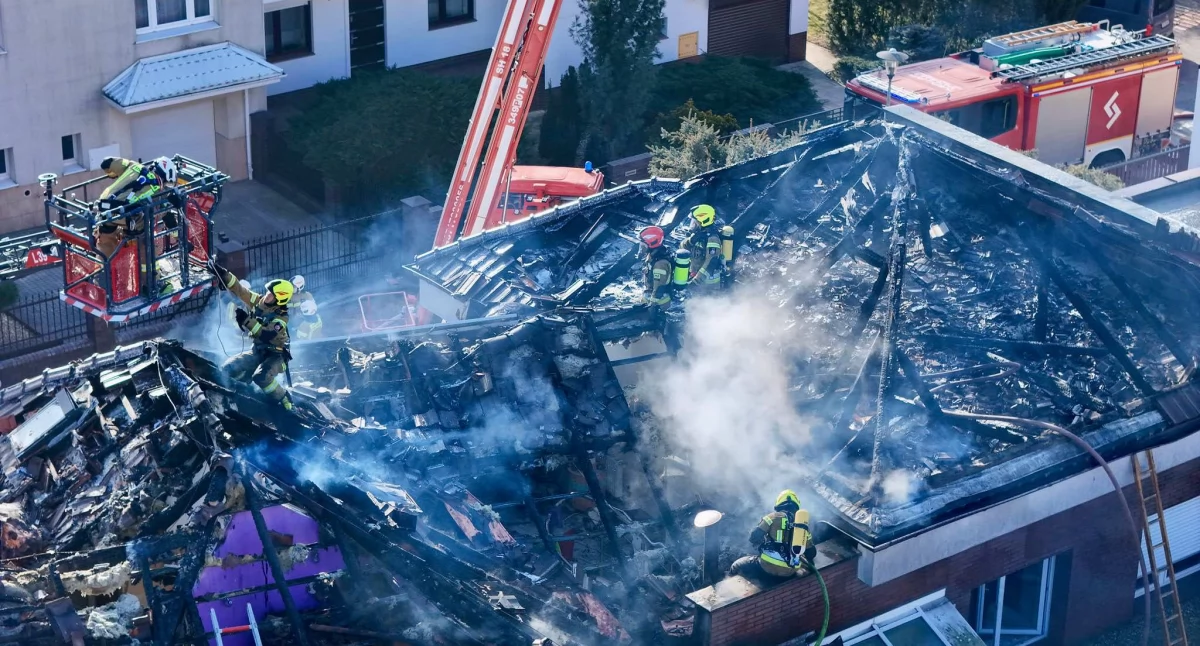 Pożary - interwencje Straży Pożarnej, Pożar jednorodzinnego Gronowej Kaliszu - zdjęcie, fotografia