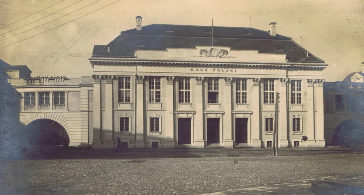 Historia, bank(u) czegoś - zdjęcie, fotografia
