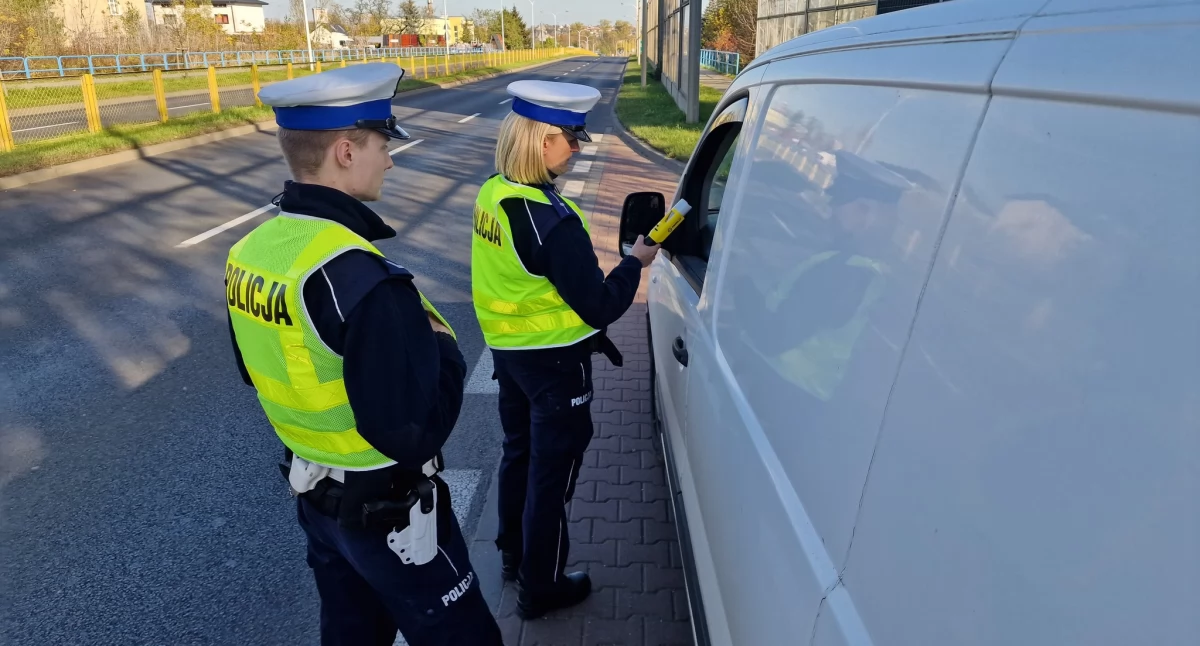 Policja - komunikaty , Nadmierna prędkość niesprawne Policja skontrolowała ciężarówki - zdjęcie, fotografia