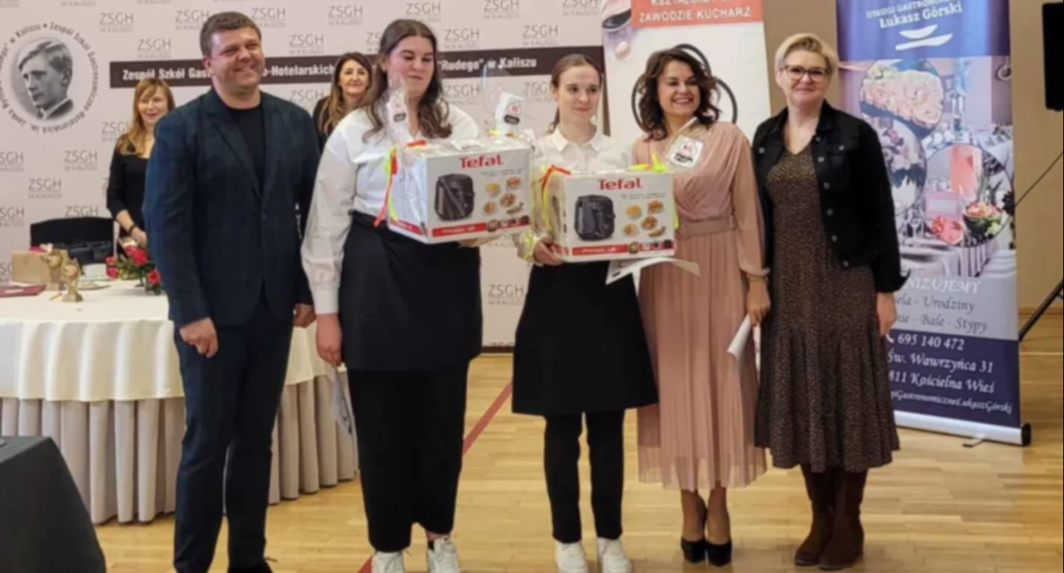 Szkoły i edukacja, Improstyl czyli sztuka dekoracji stołu - zdjęcie, fotografia