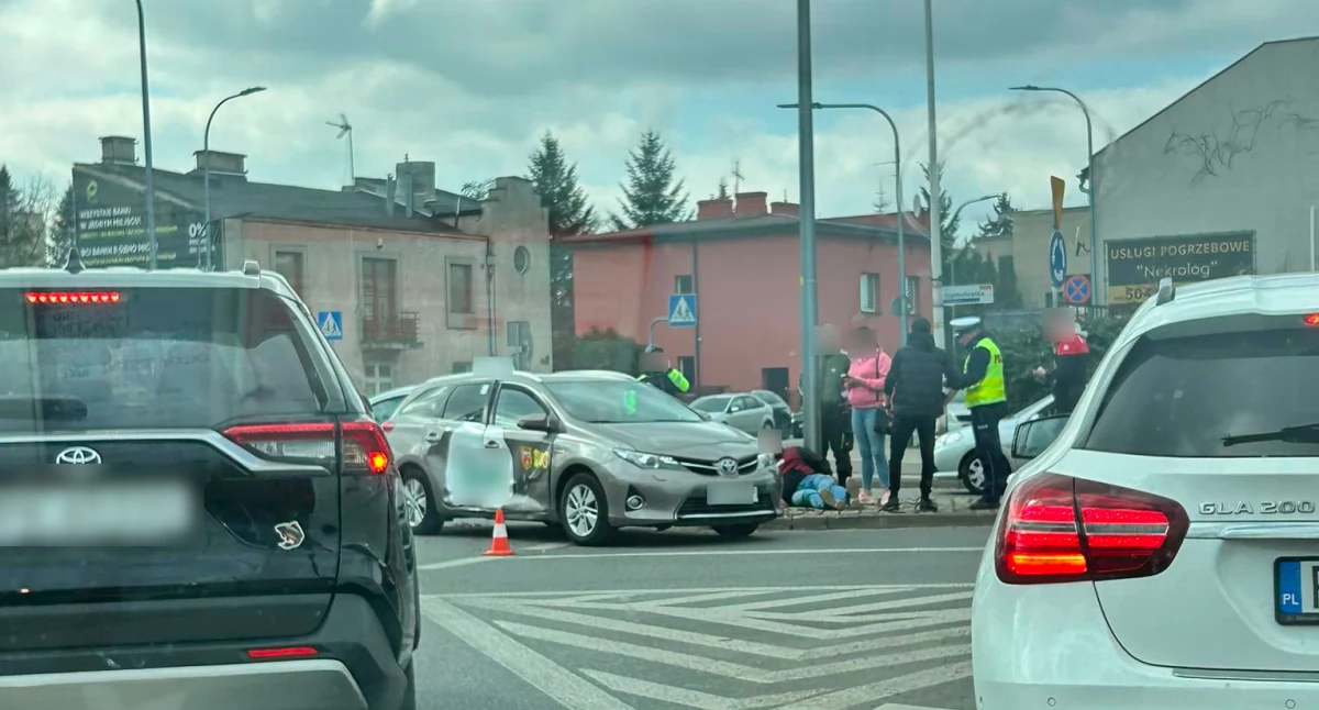 Wypadki drogowe, Wypadek Rondzie Ptolemeusza Jedna osoba szpitalu - zdjęcie, fotografia