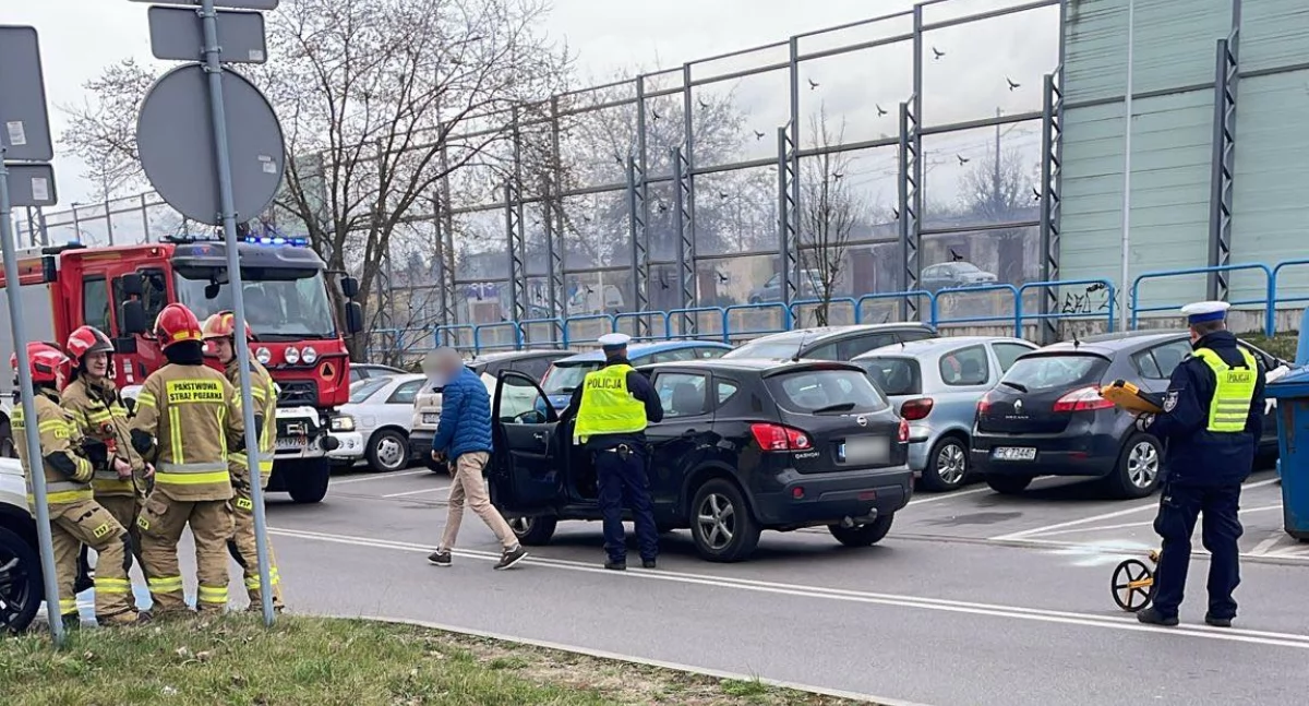Wypadki drogowe, Wszedł cofający pojazd Senior potrącony Marii Konopnickiej Kaliszu - zdjęcie, fotografia