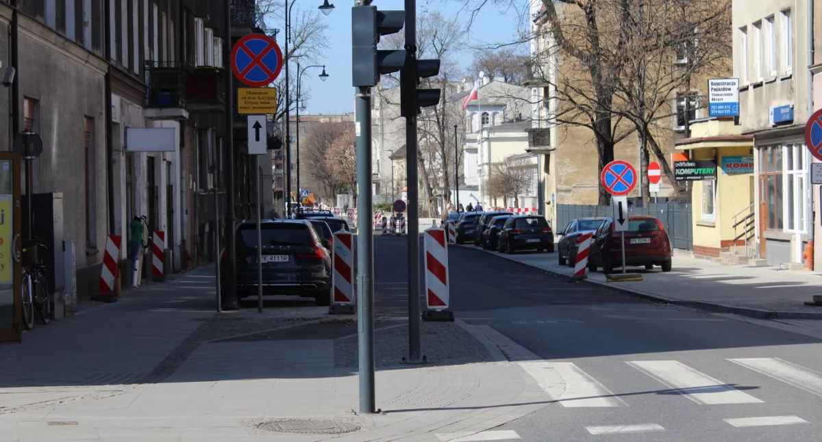 Drogownictwo, Ulica centrum miasta wyłączona ruchu - zdjęcie, fotografia