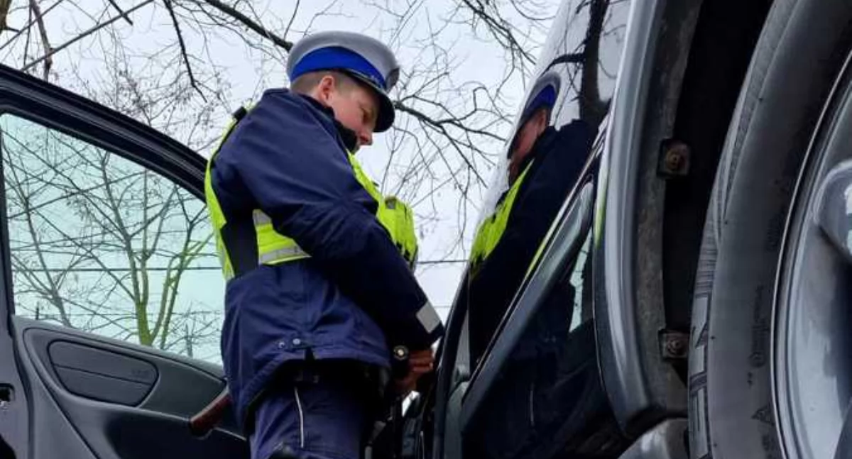 Policja - komunikaty , Wielkanoc drogach Kalisza powiatu ranni pijani odebrane prawa jazdy - zdjęcie, fotografia