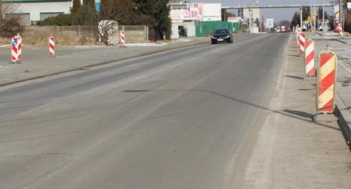 Drogownictwo, Uwaga kierowcy! Utrudnienia ruchu - zdjęcie, fotografia
