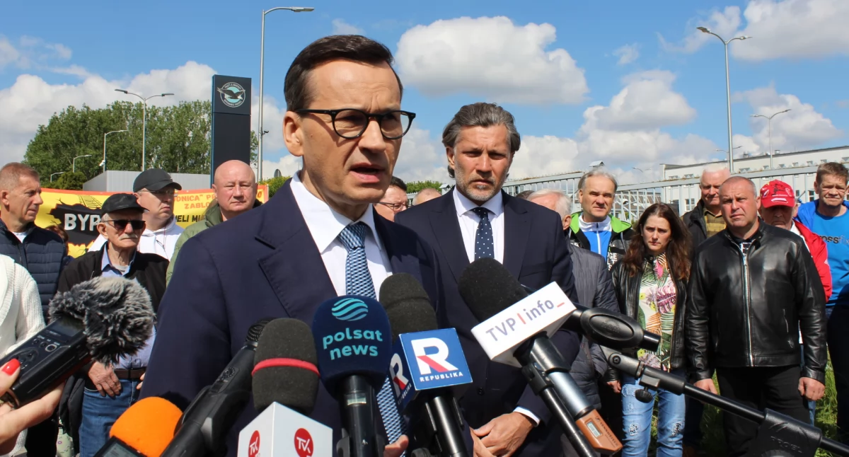Polityka, Prezydent kolej omija miasta rozjeżdża - zdjęcie, fotografia