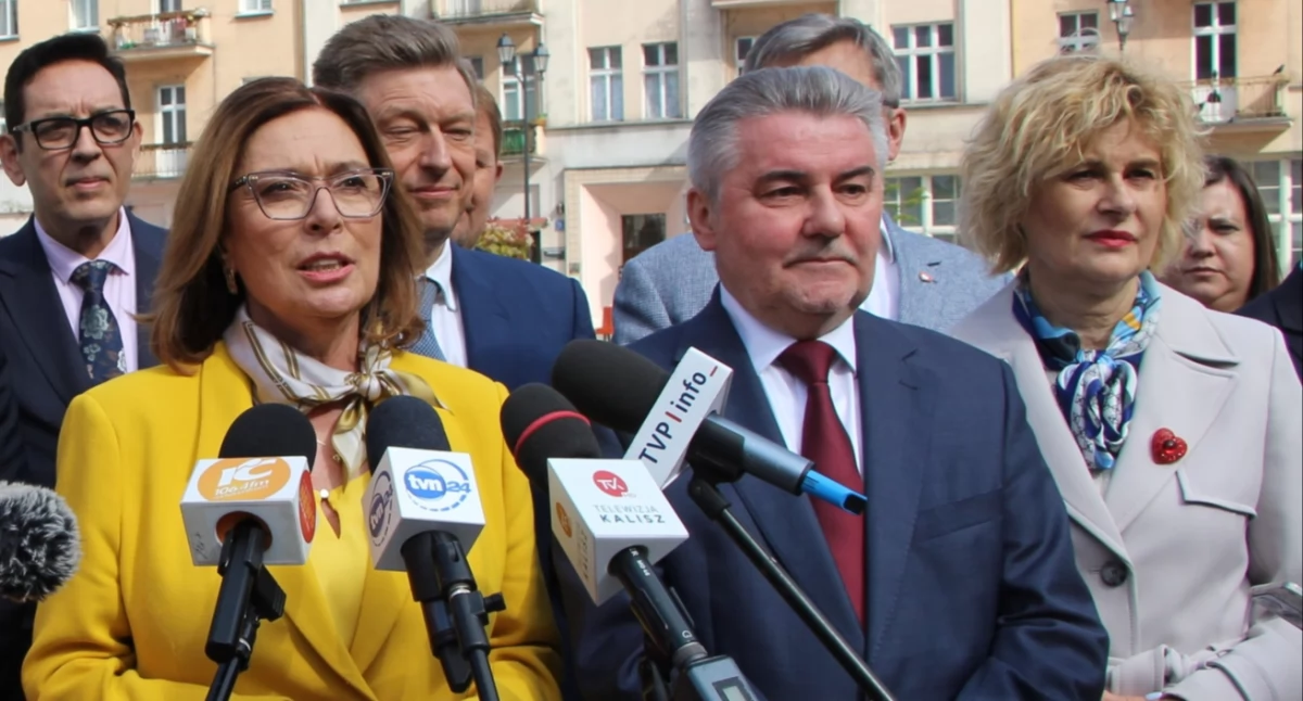 Polityka, Małgorzata Kidawa Błońska wizytą Kaliszu mieście rodzinnym swojego pradziadka Stanisława Wojciechowskiego - zdjęcie, fotografia